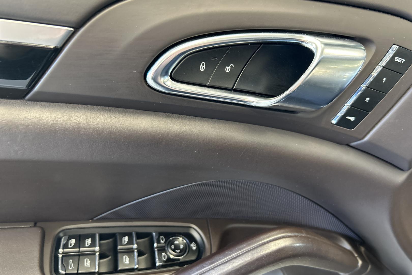 PORSCHE Cayenne 2015