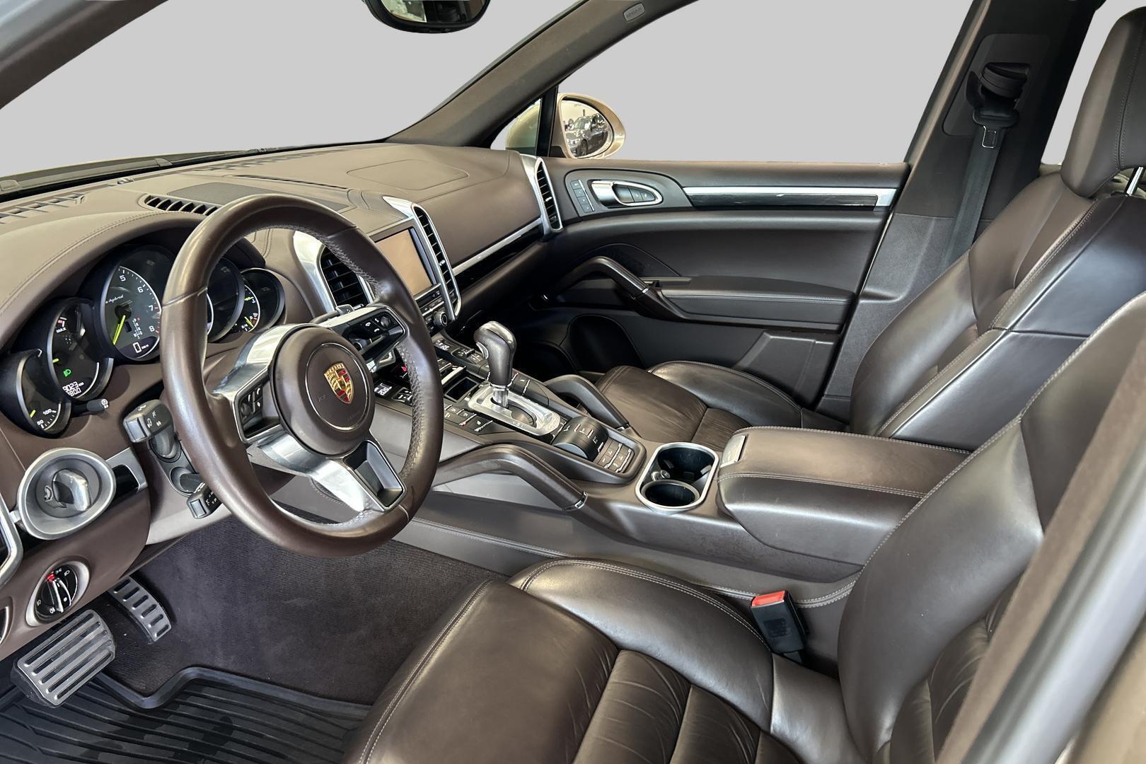 PORSCHE Cayenne 2015