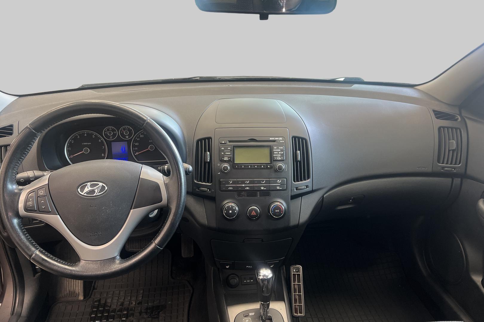 HYUNDAI i30 2011