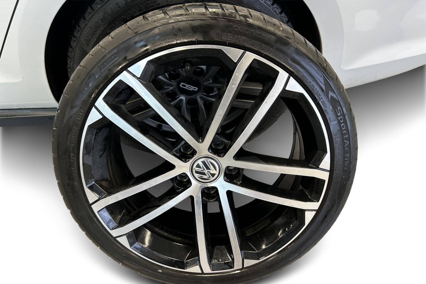 VOLKSWAGEN Golf 2015