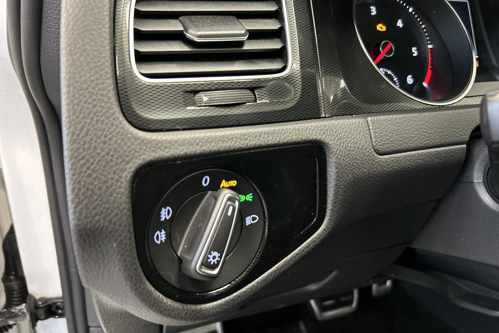 VOLKSWAGEN Golf 2015