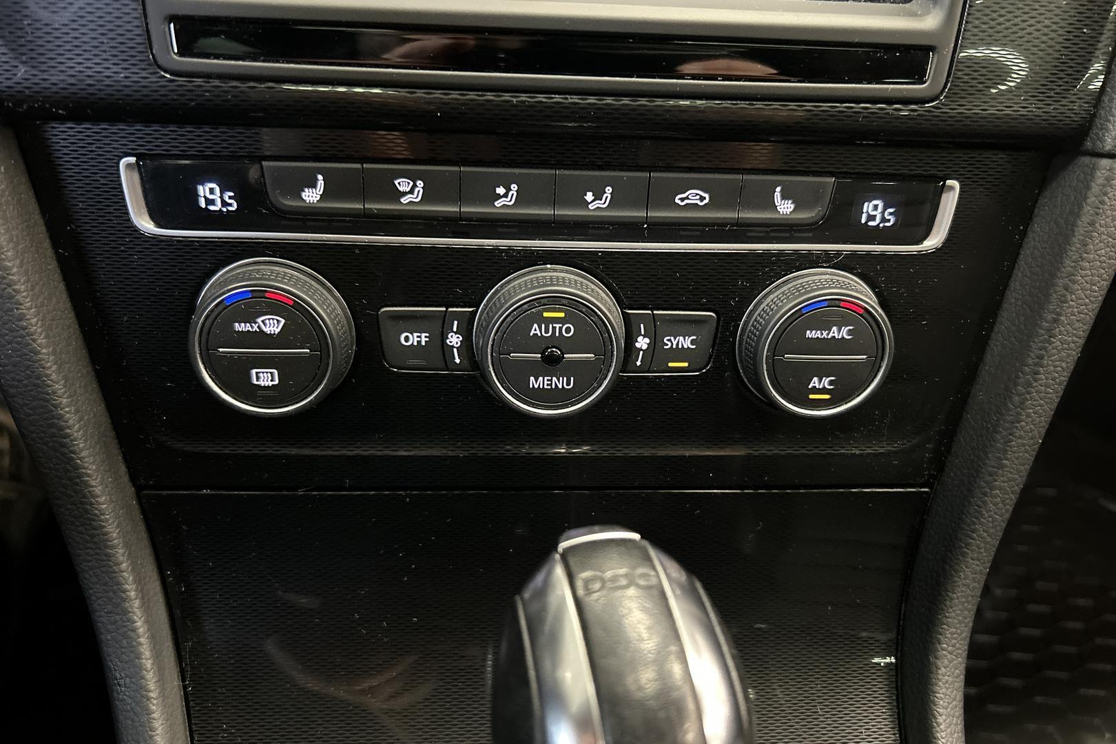 VOLKSWAGEN Golf 2015