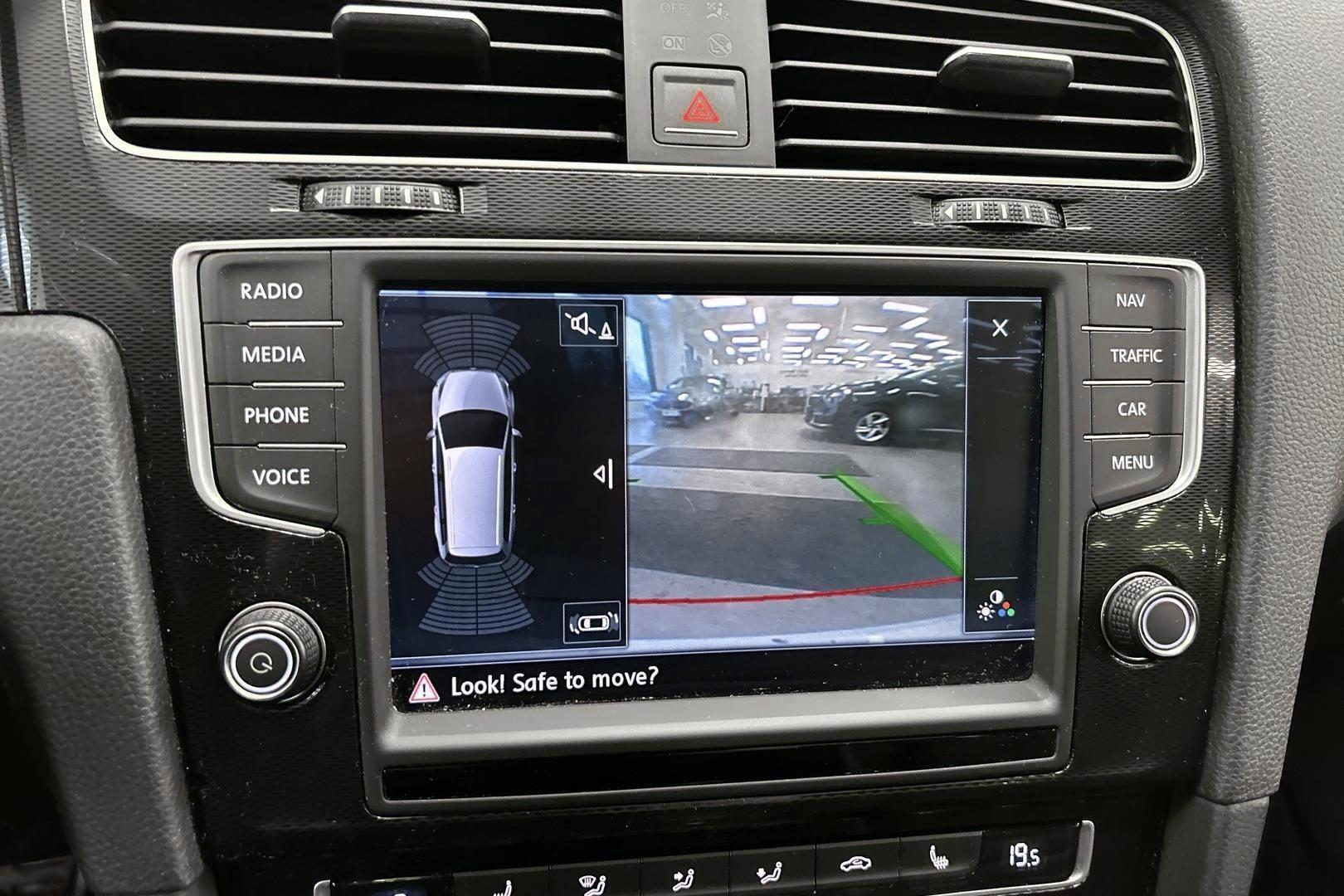 VOLKSWAGEN Golf 2015