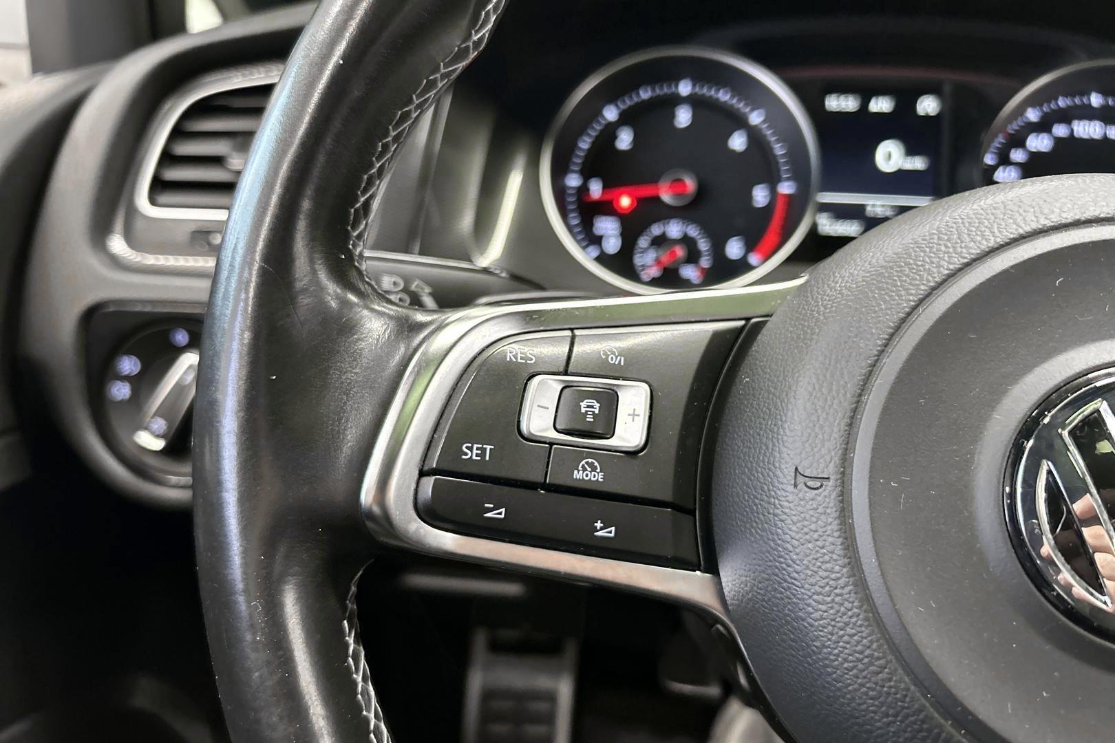 VOLKSWAGEN Golf 2015