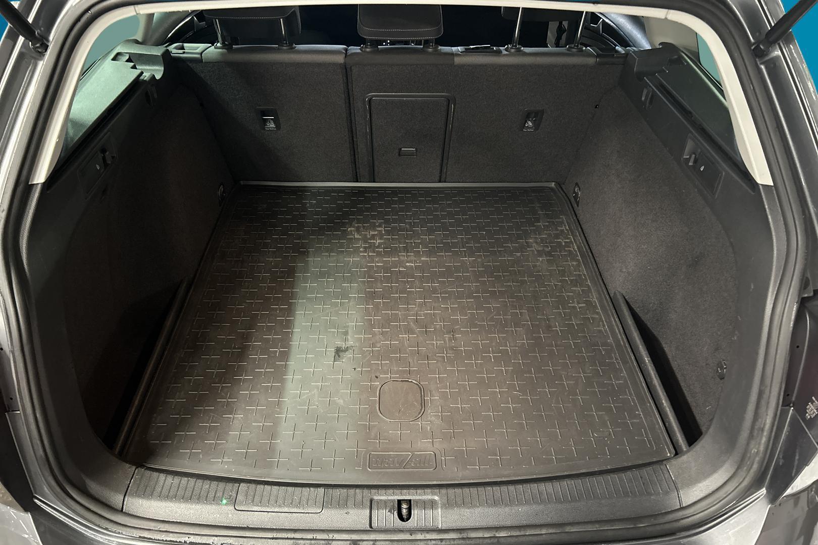 VOLKSWAGEN Golf 12