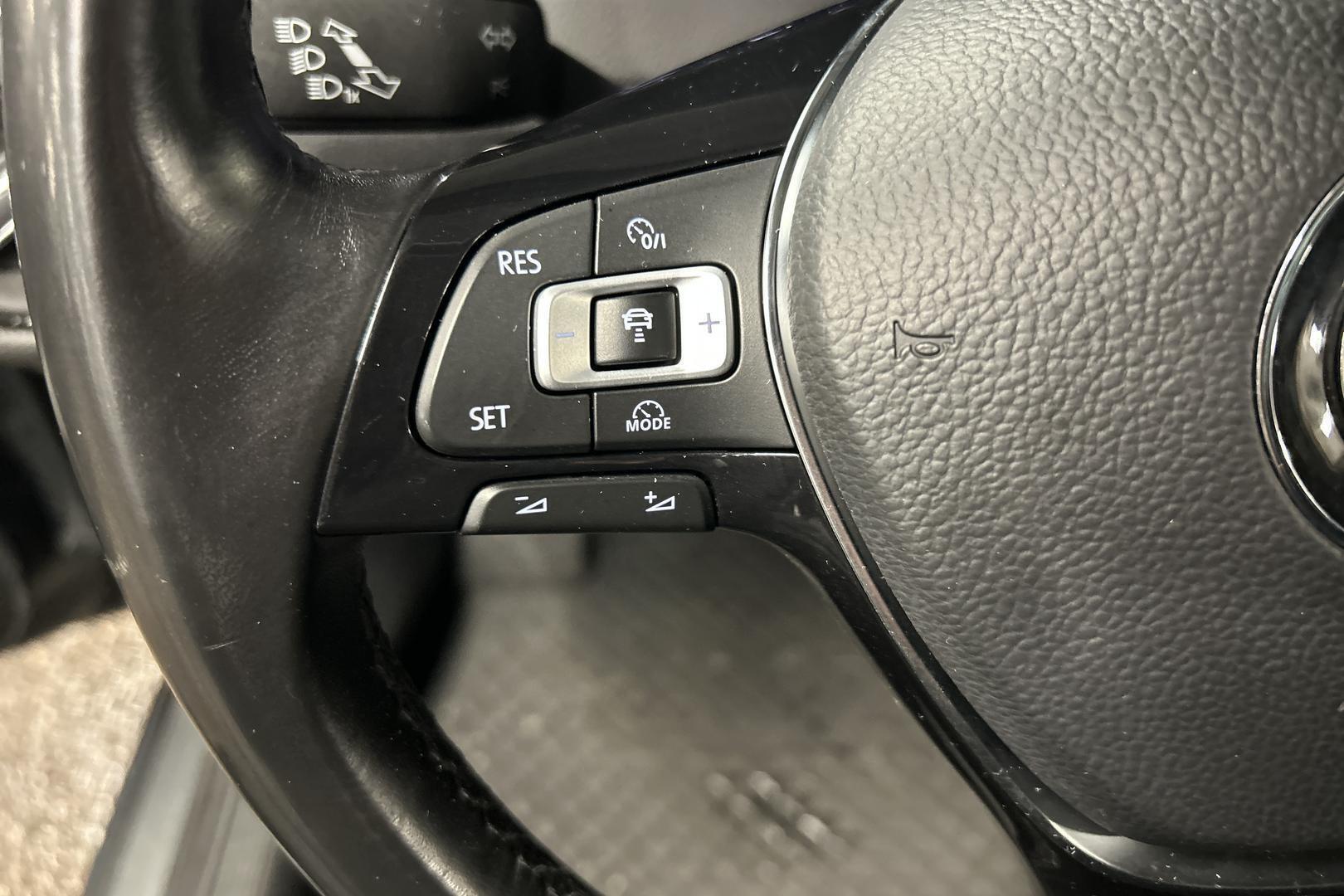 VOLKSWAGEN Golf 15