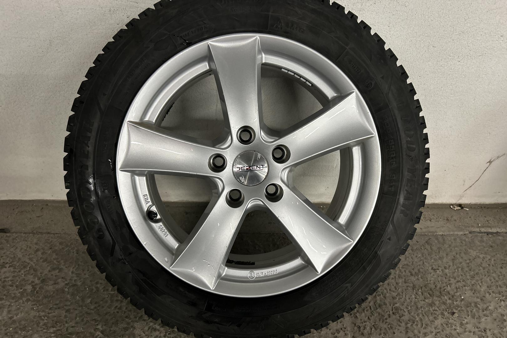 VOLKSWAGEN Golf 21