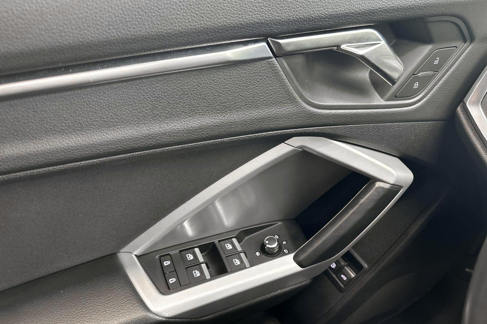 AUDI Q3 2021