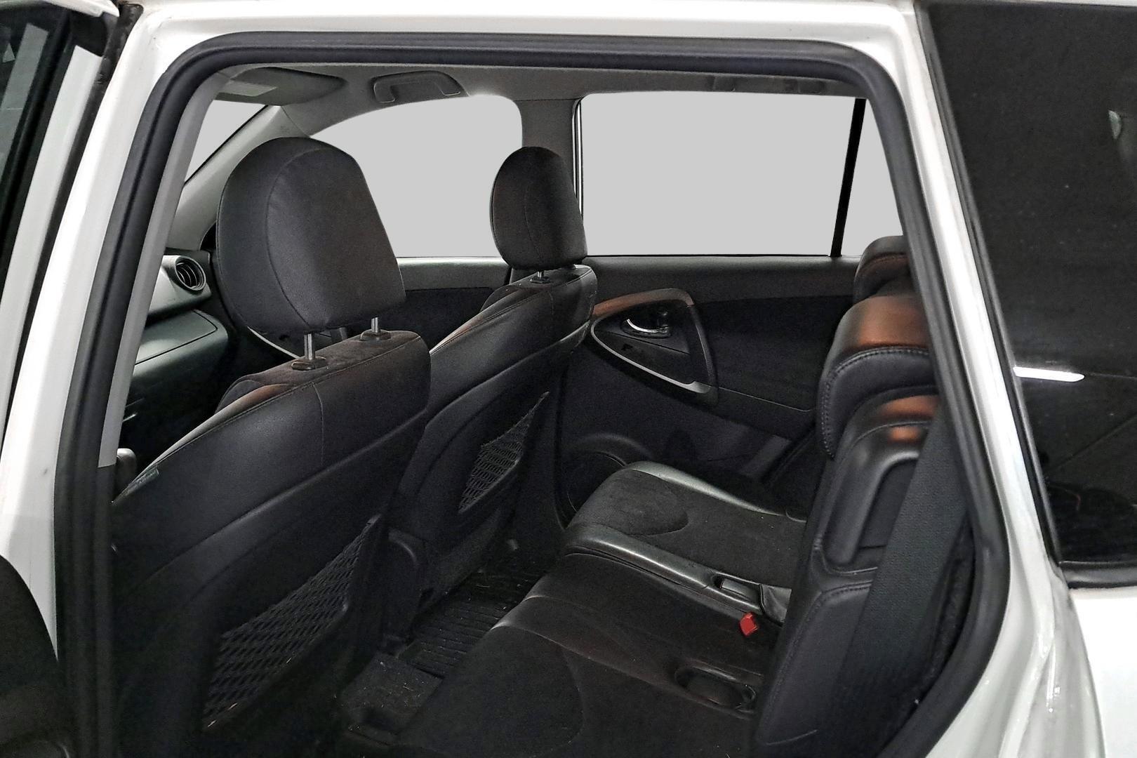 TOYOTA RAV4 2011