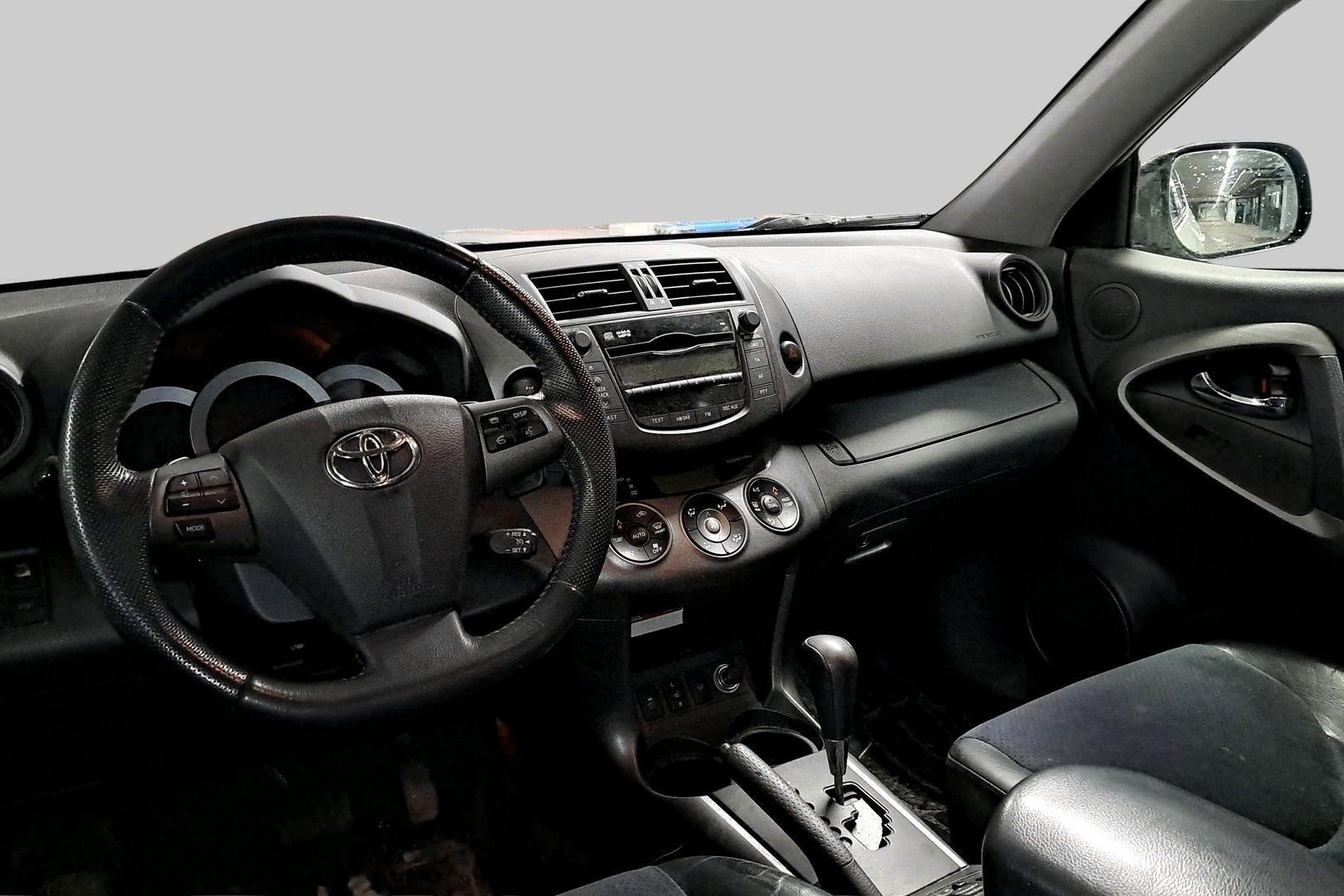 TOYOTA RAV4 2011