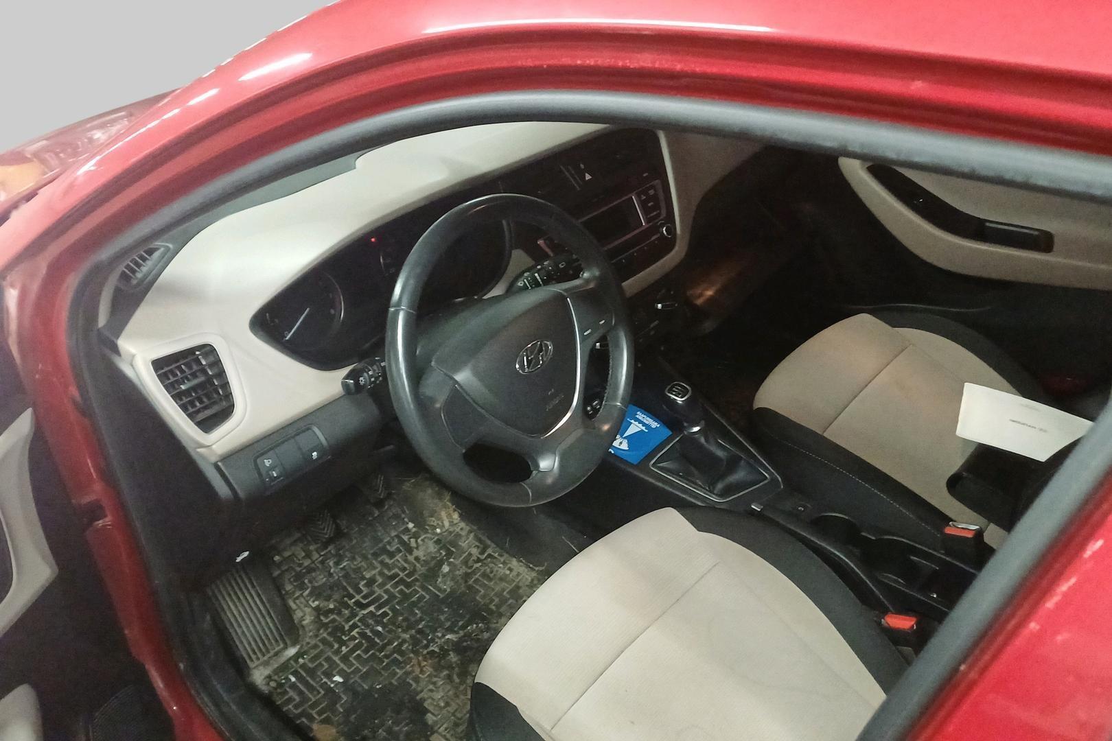 HYUNDAI i20 5d 2015