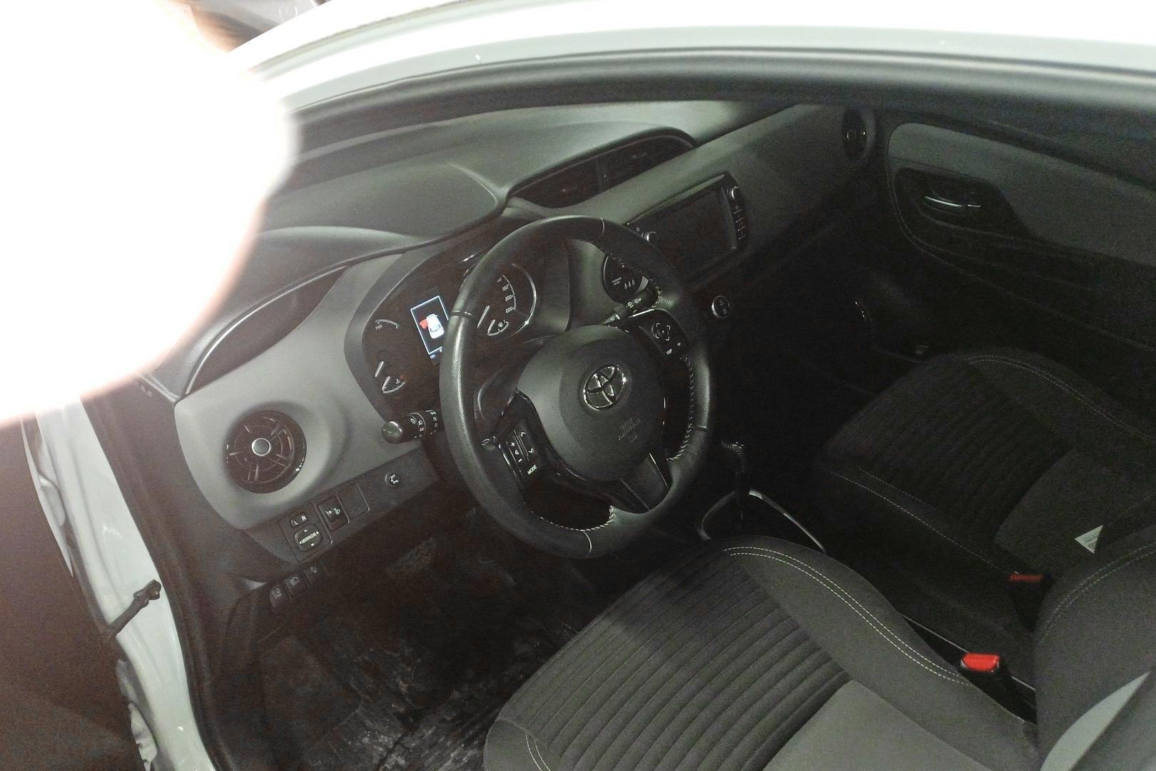 TOYOTA Yaris 2017