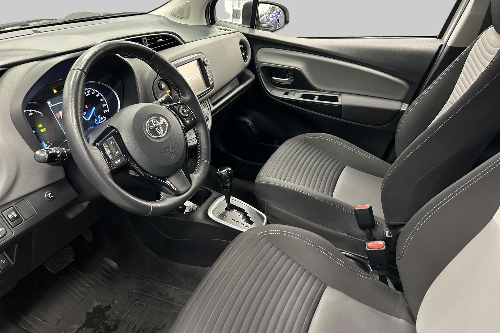 TOYOTA Yaris 2017
