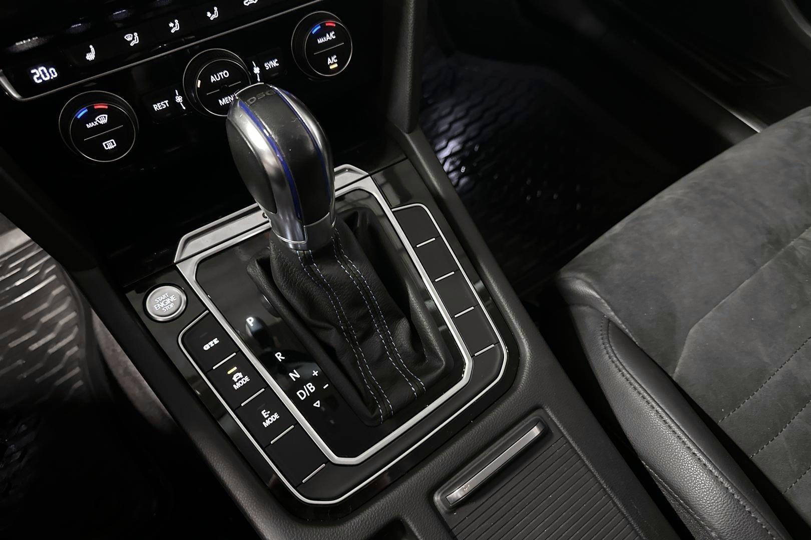 VOLKSWAGEN Passat 20