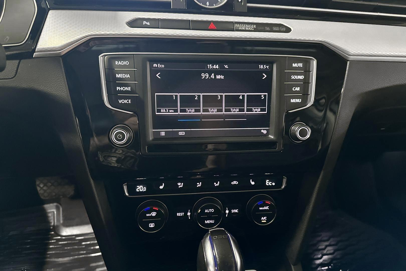 VOLKSWAGEN Passat 21