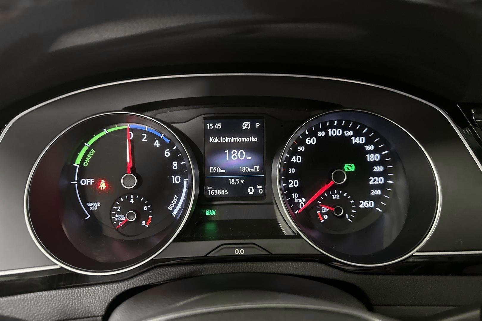 VOLKSWAGEN Passat 22