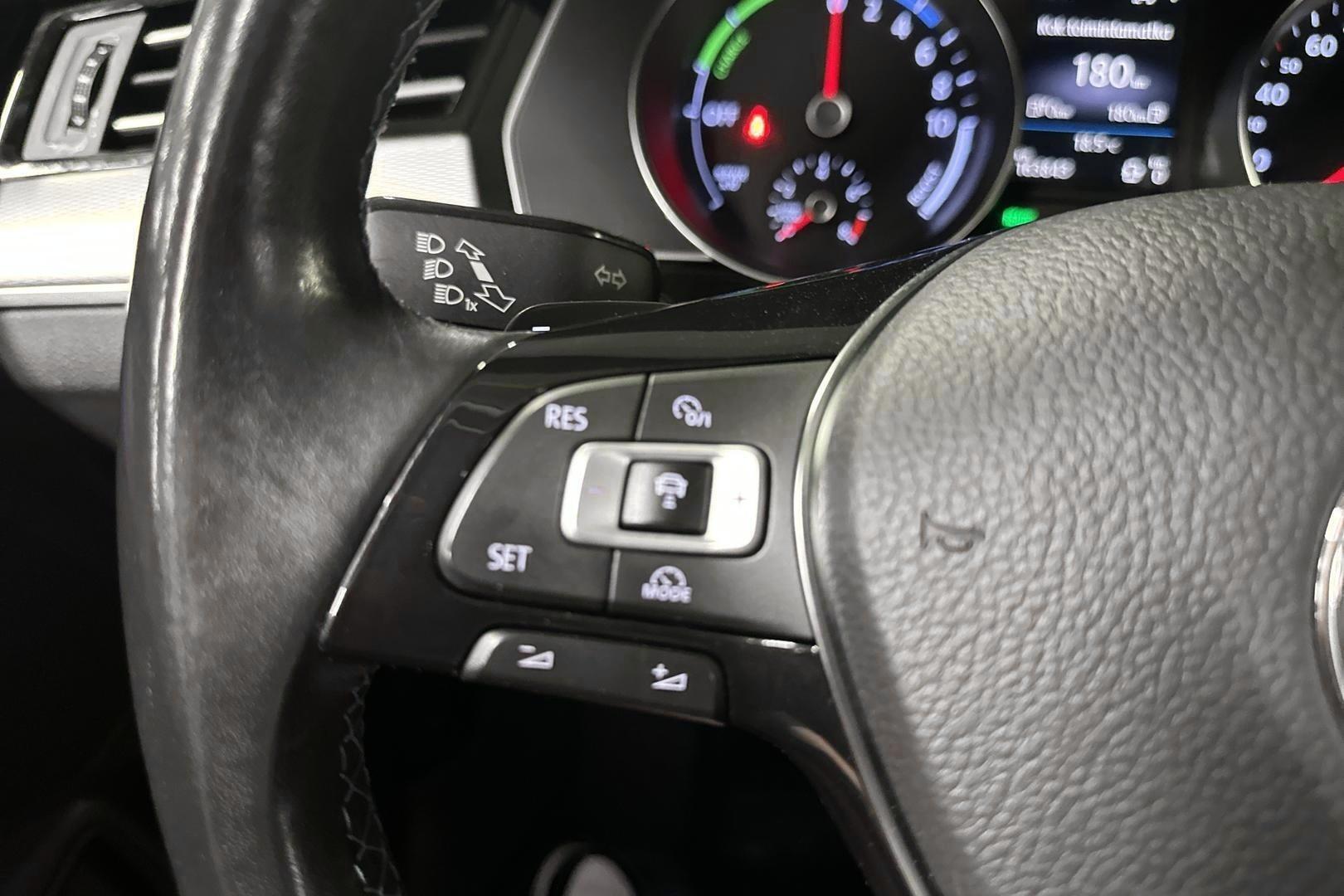 VOLKSWAGEN Passat 23