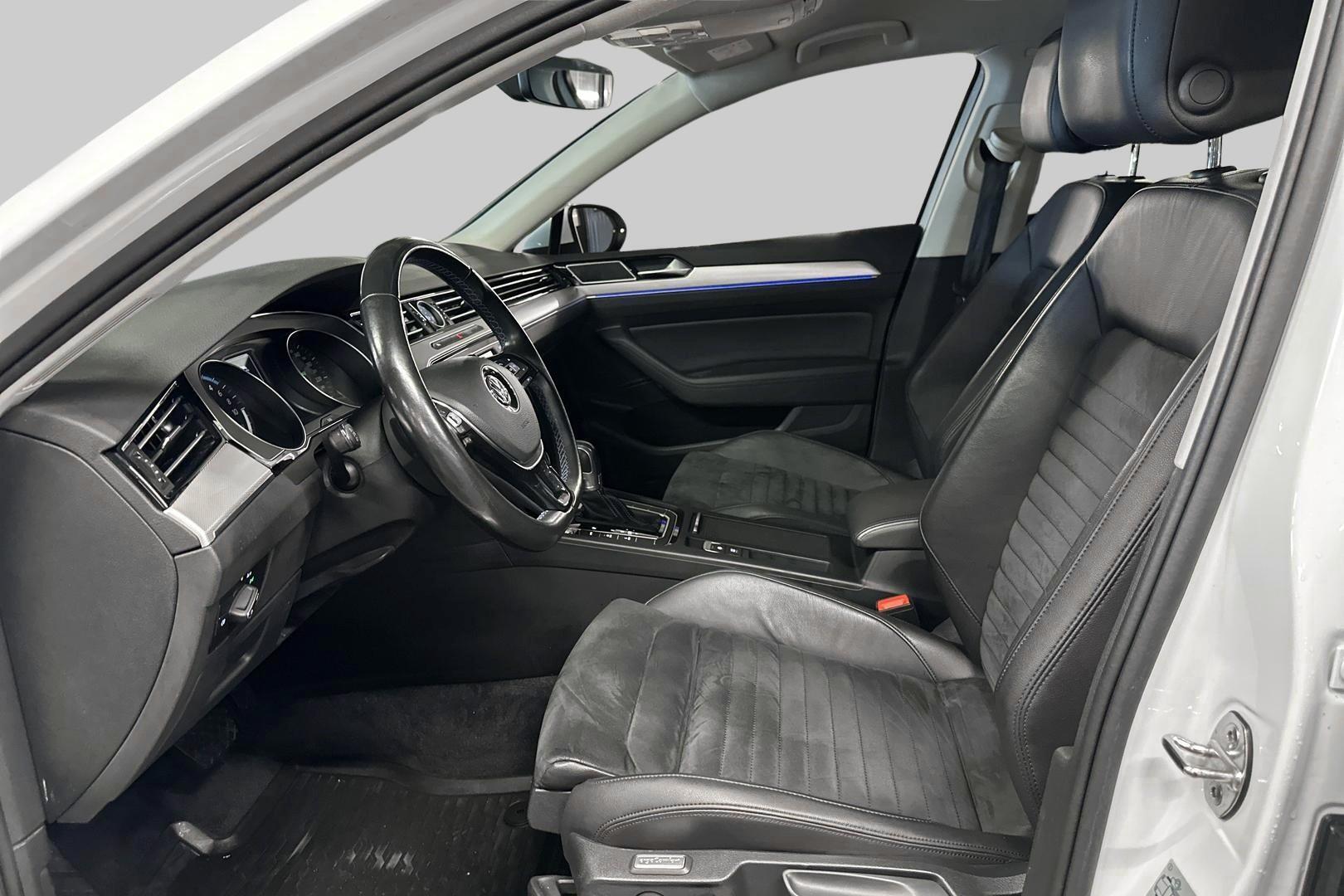 VOLKSWAGEN Passat 9