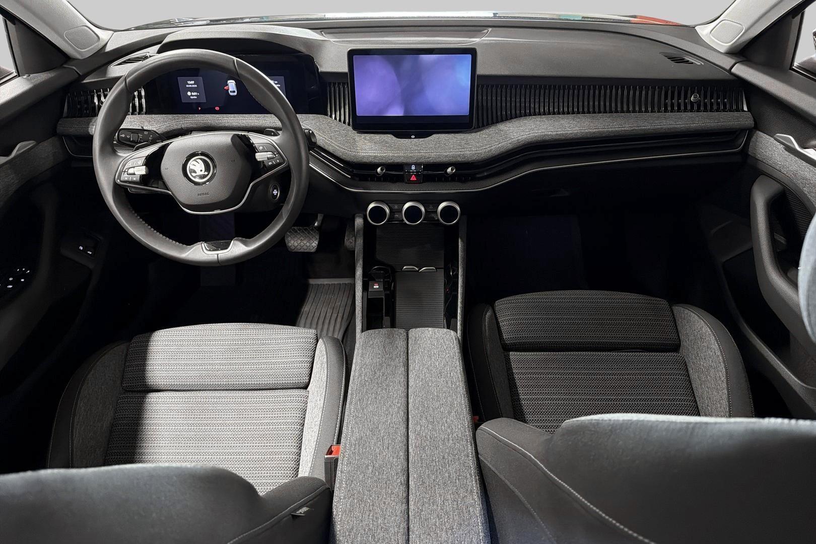 SKODA Superb 2025