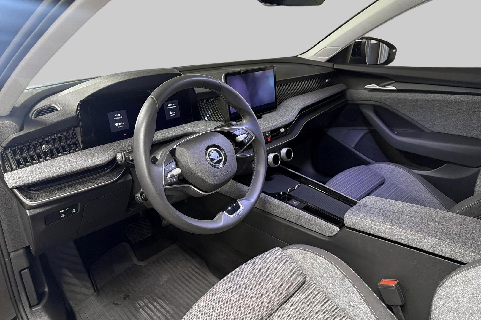 SKODA Superb 2025