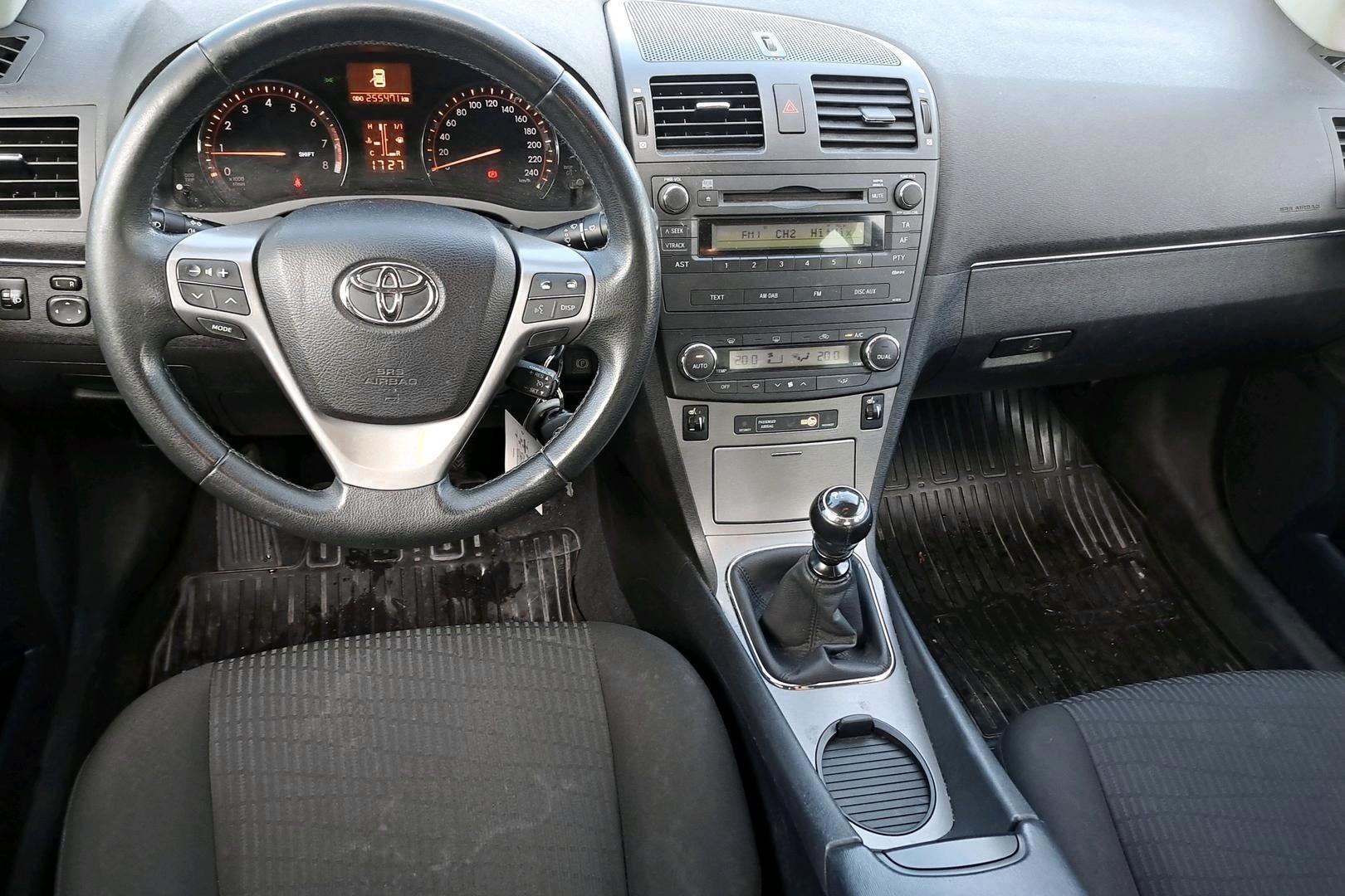 TOYOTA Avensis 2010
