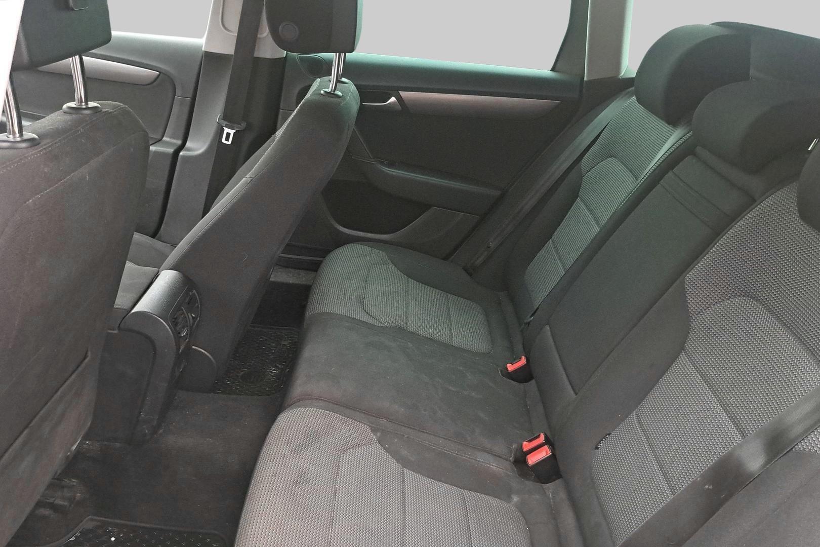 VOLKSWAGEN Passat 2012