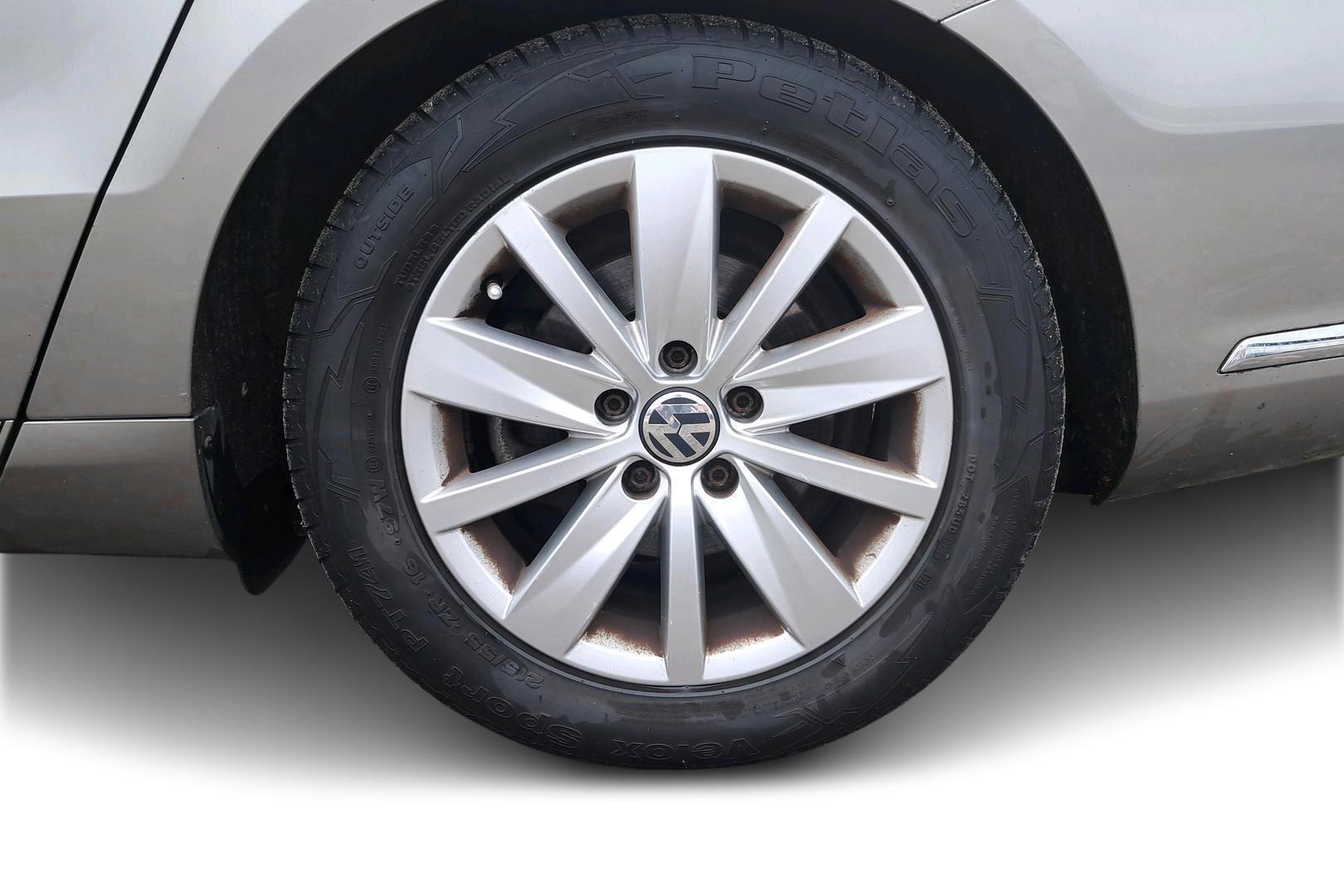 VOLKSWAGEN Passat 2012