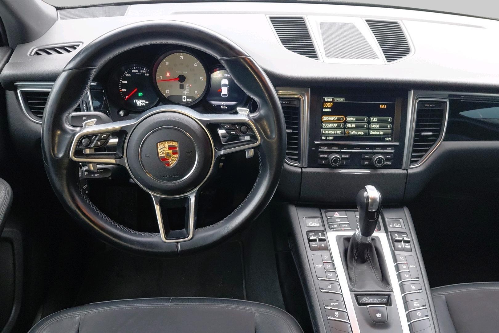 PORSCHE Macan 2015
