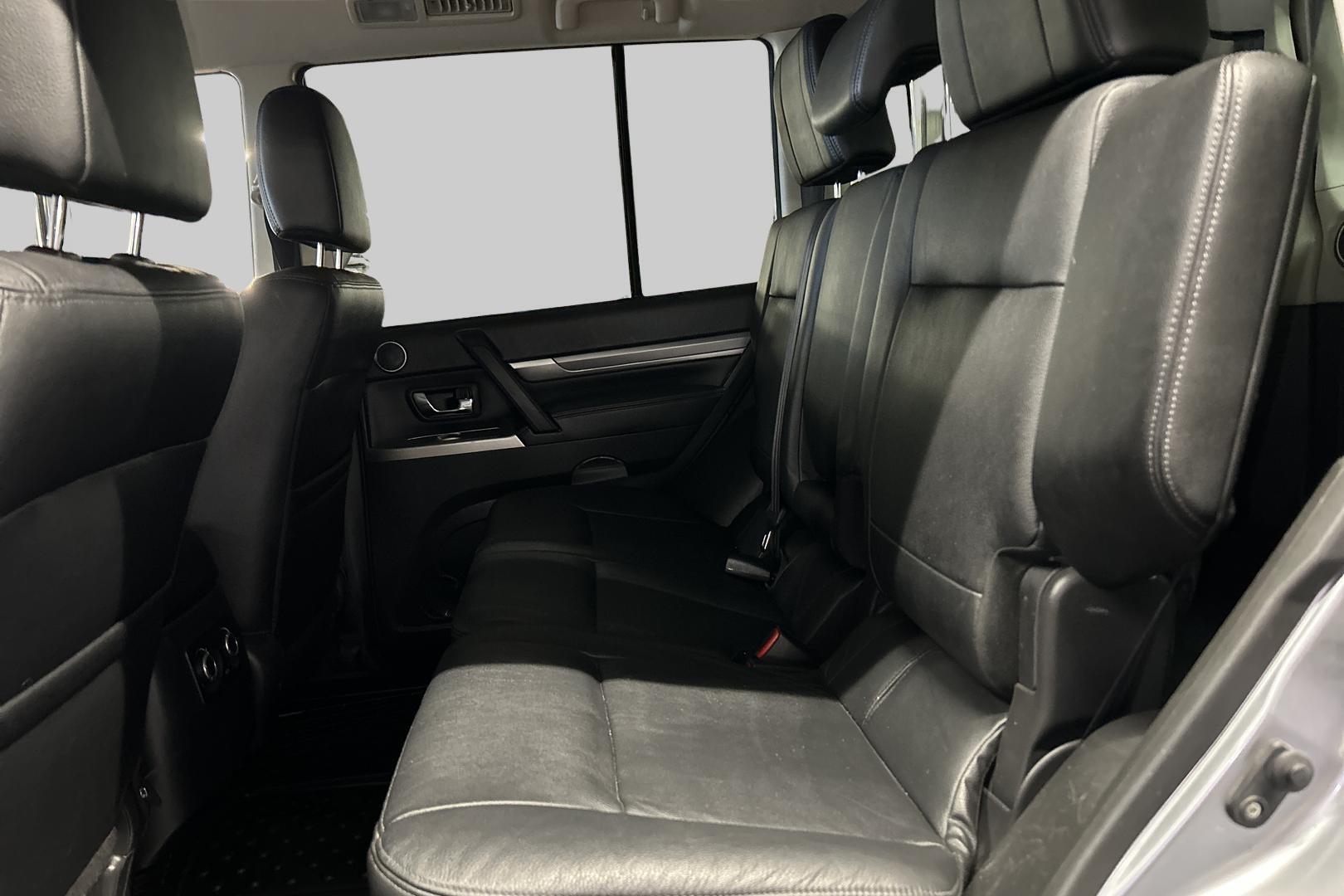 MITSUBISHI Pajero 2016