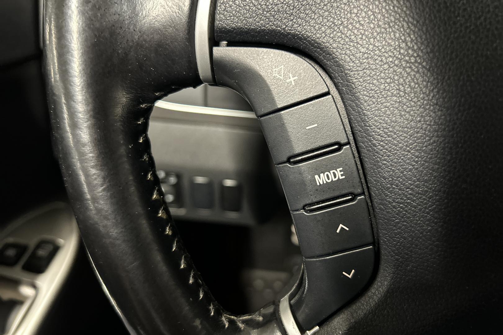 MITSUBISHI Pajero 2016
