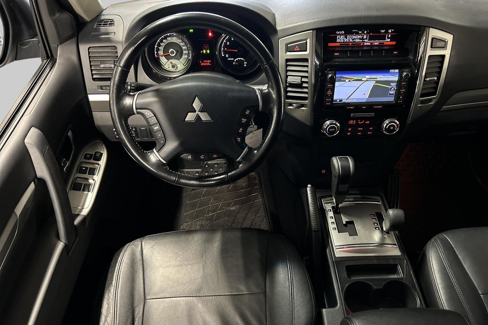 MITSUBISHI Pajero 2016