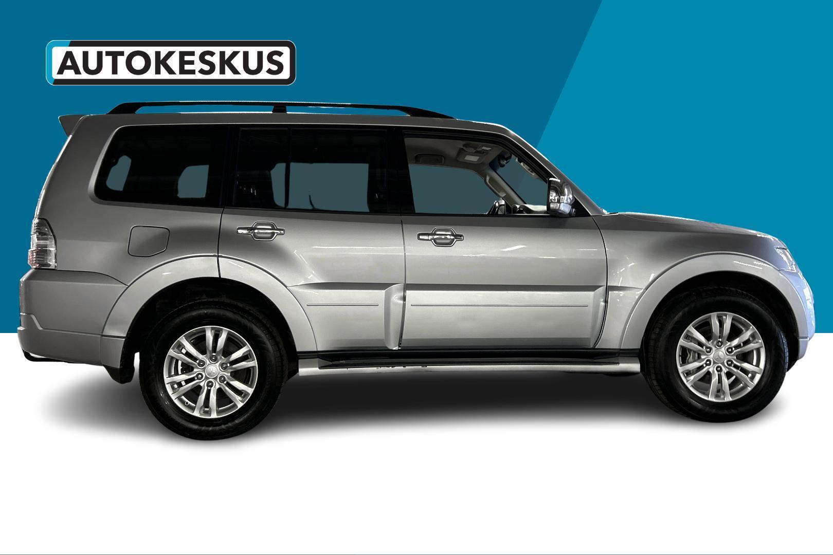 MITSUBISHI Pajero 2016
