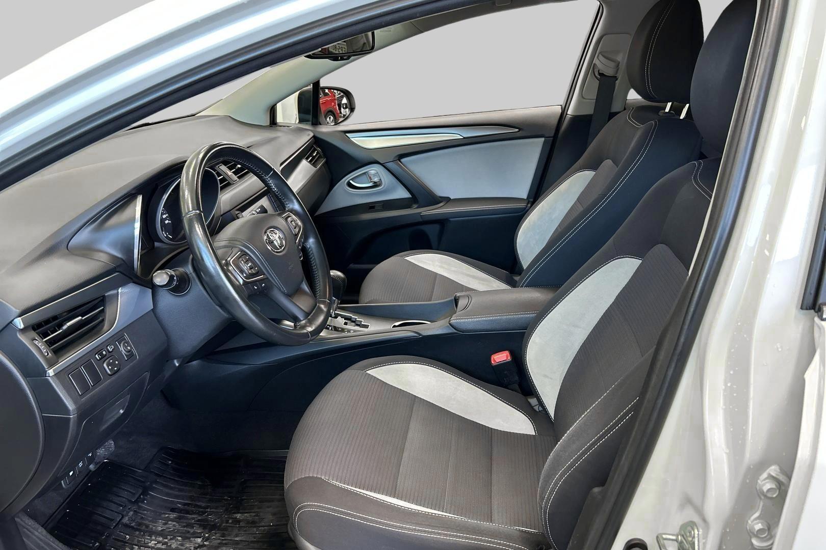 TOYOTA Avensis 2018