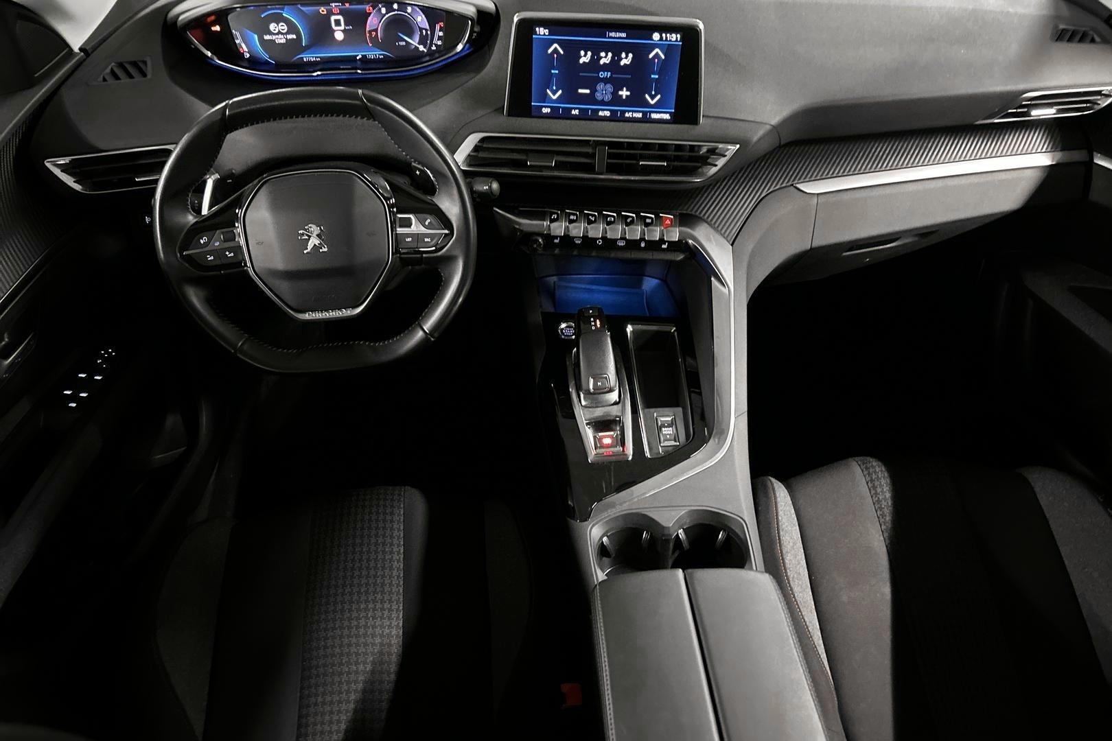 PEUGEOT 5008 11