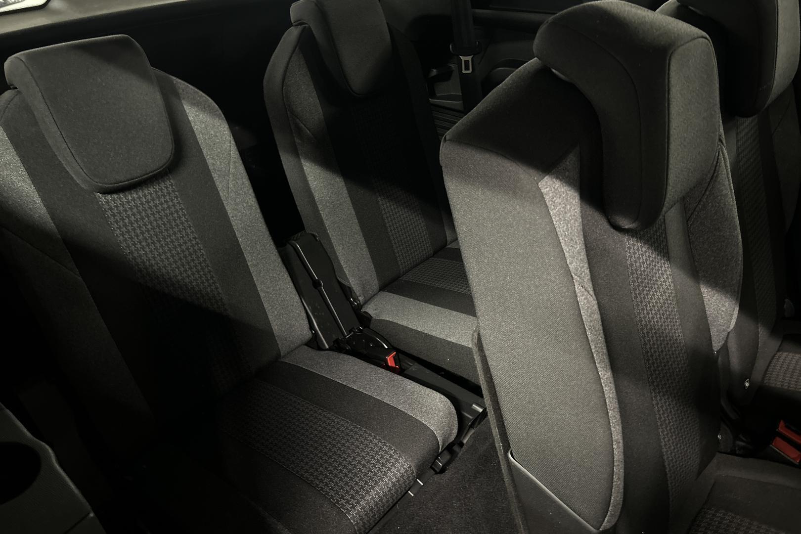 PEUGEOT 5008 32