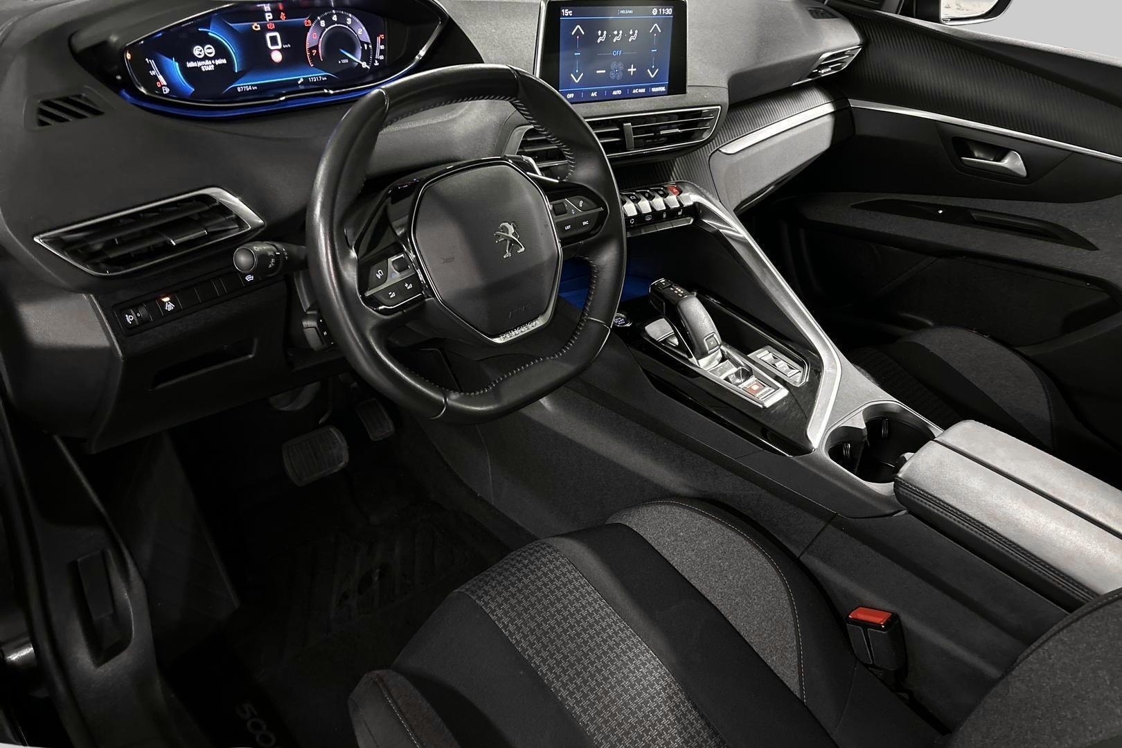 PEUGEOT 5008 9