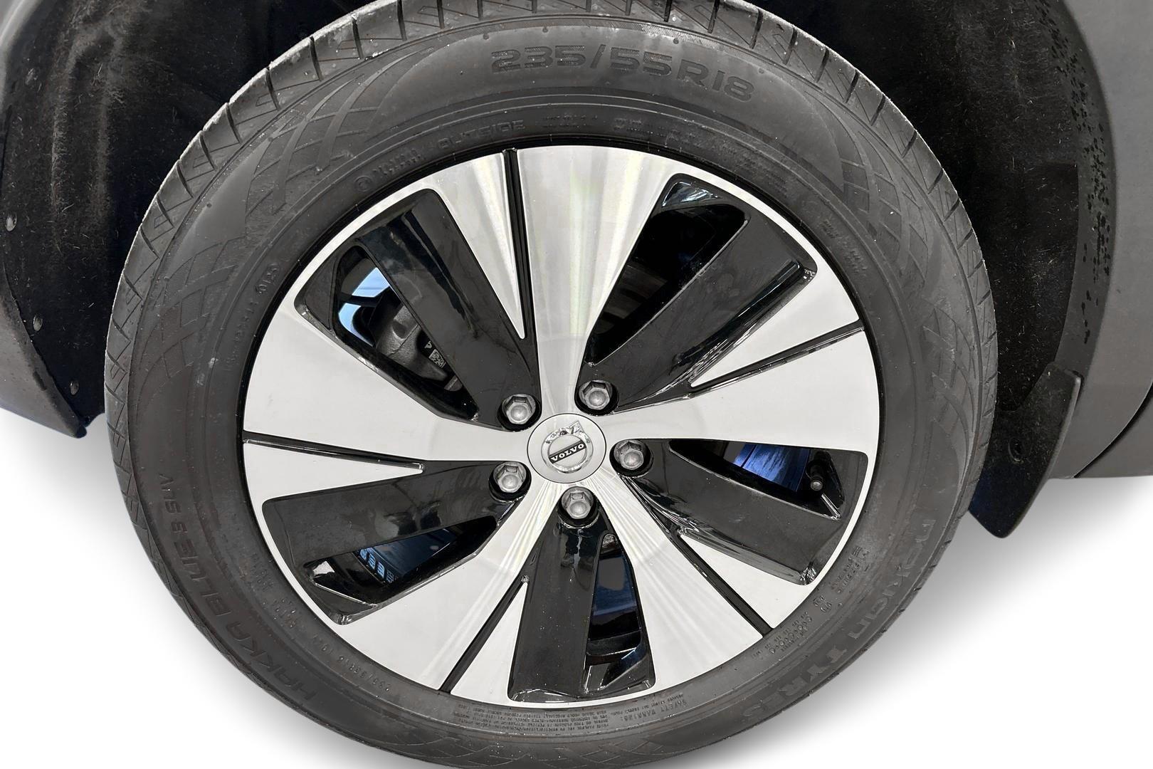 VOLVO XC40 2023