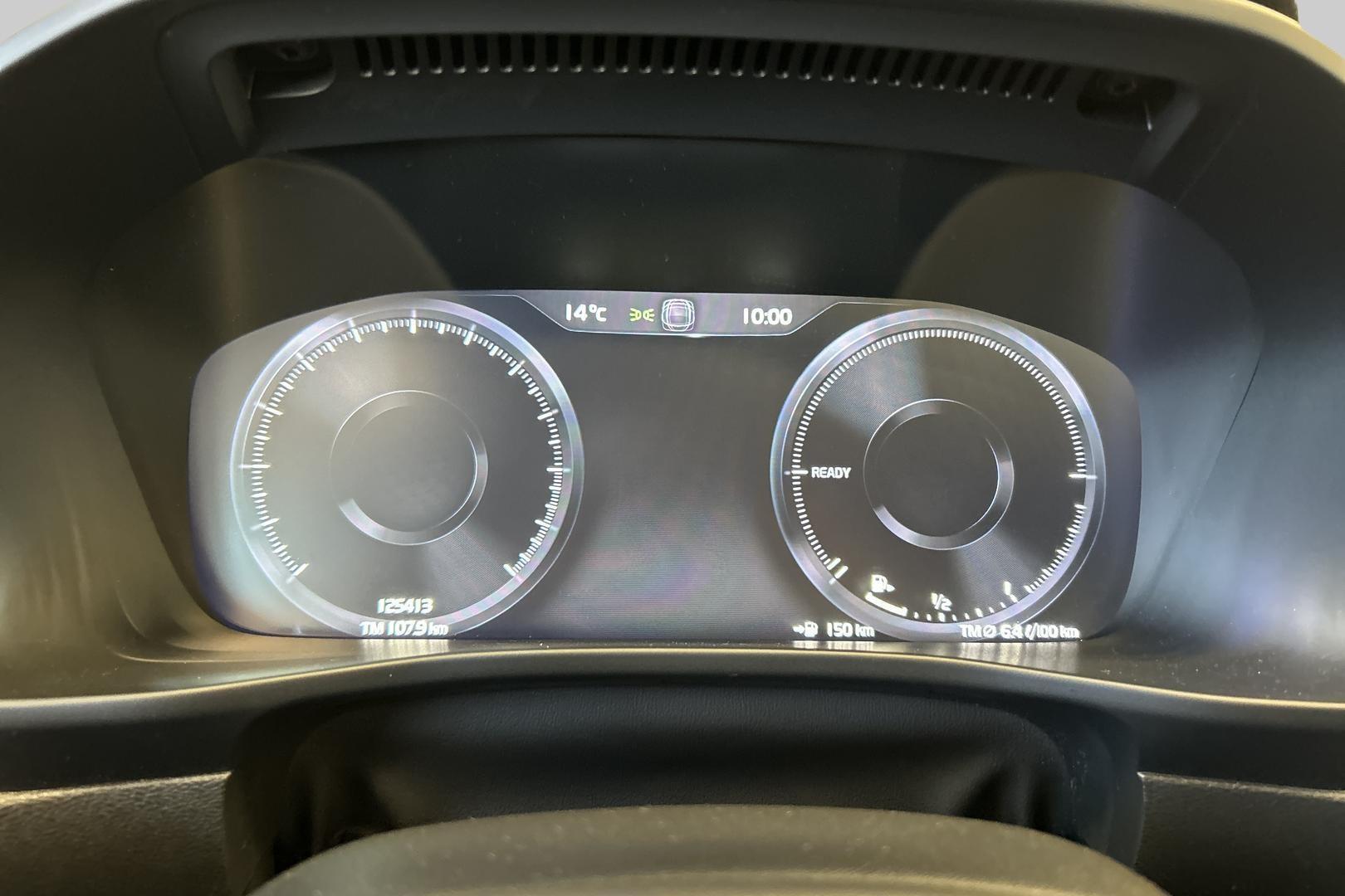 VOLVO XC40 2023