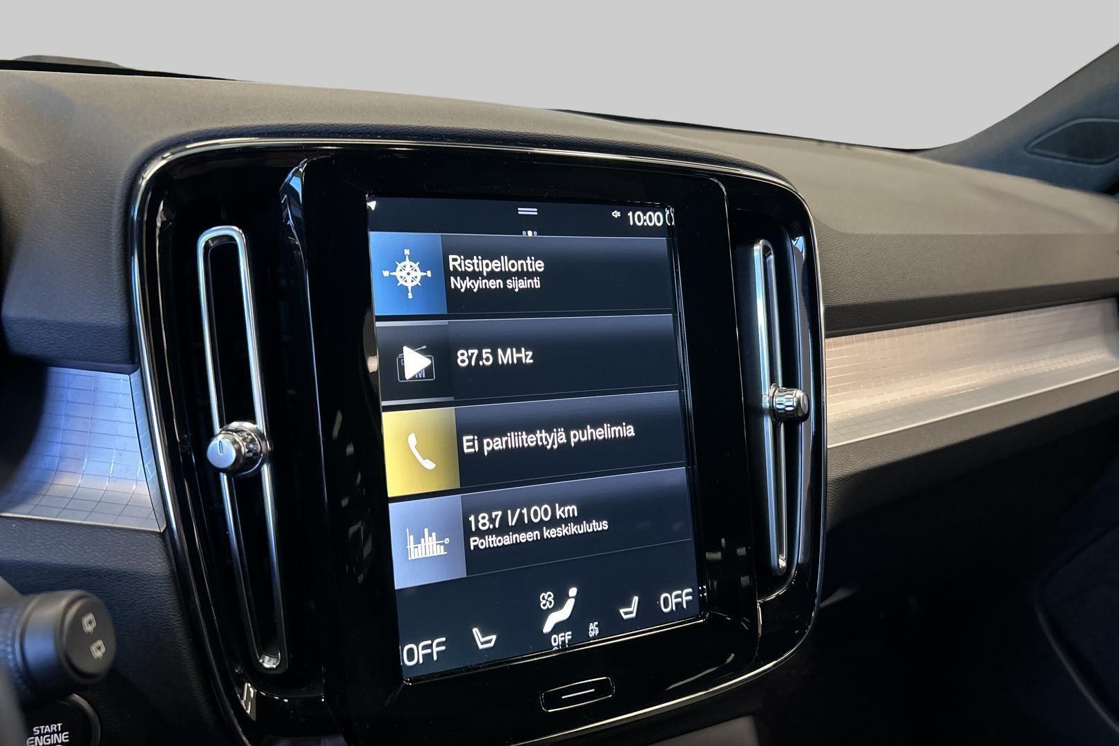 VOLVO XC40 2023