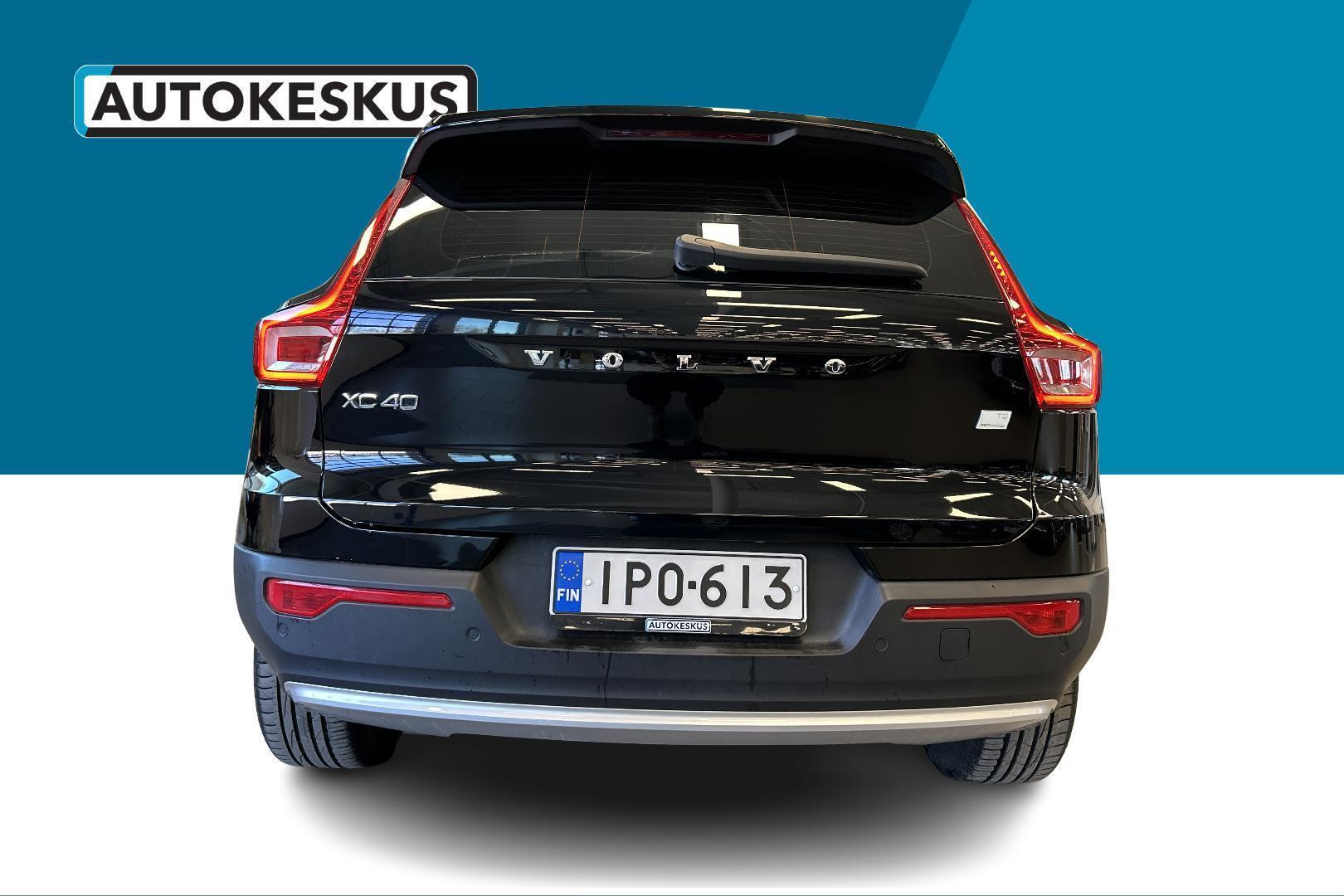 VOLVO XC40 2023