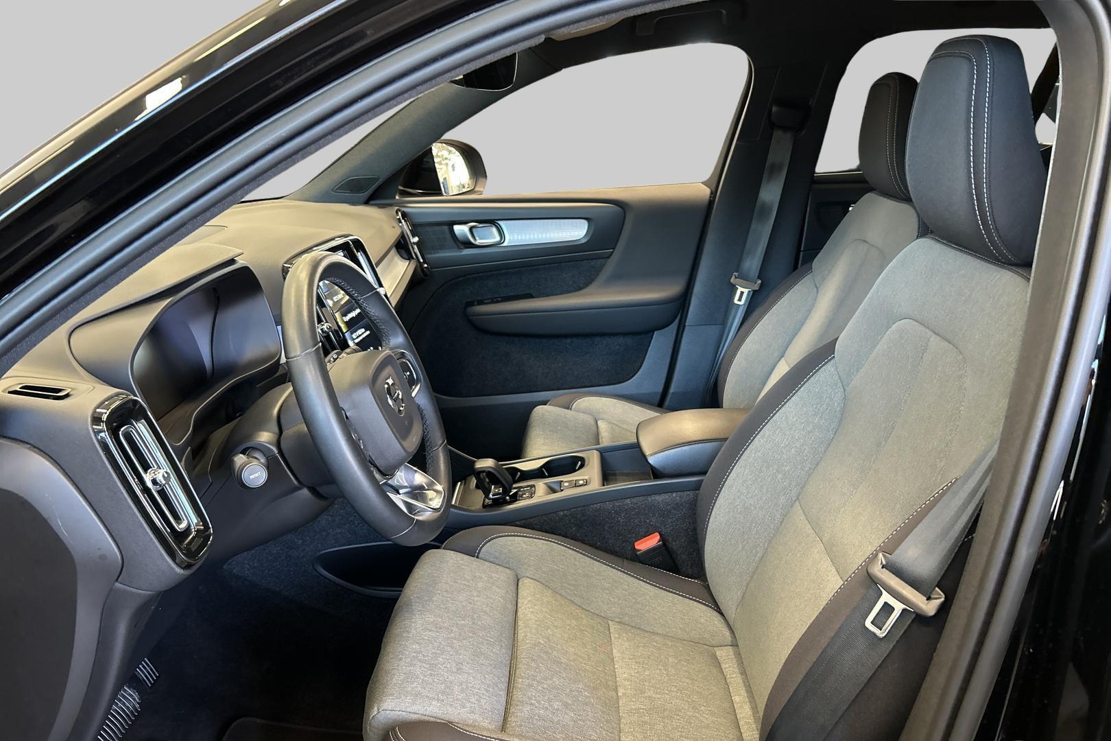 VOLVO XC40 2023