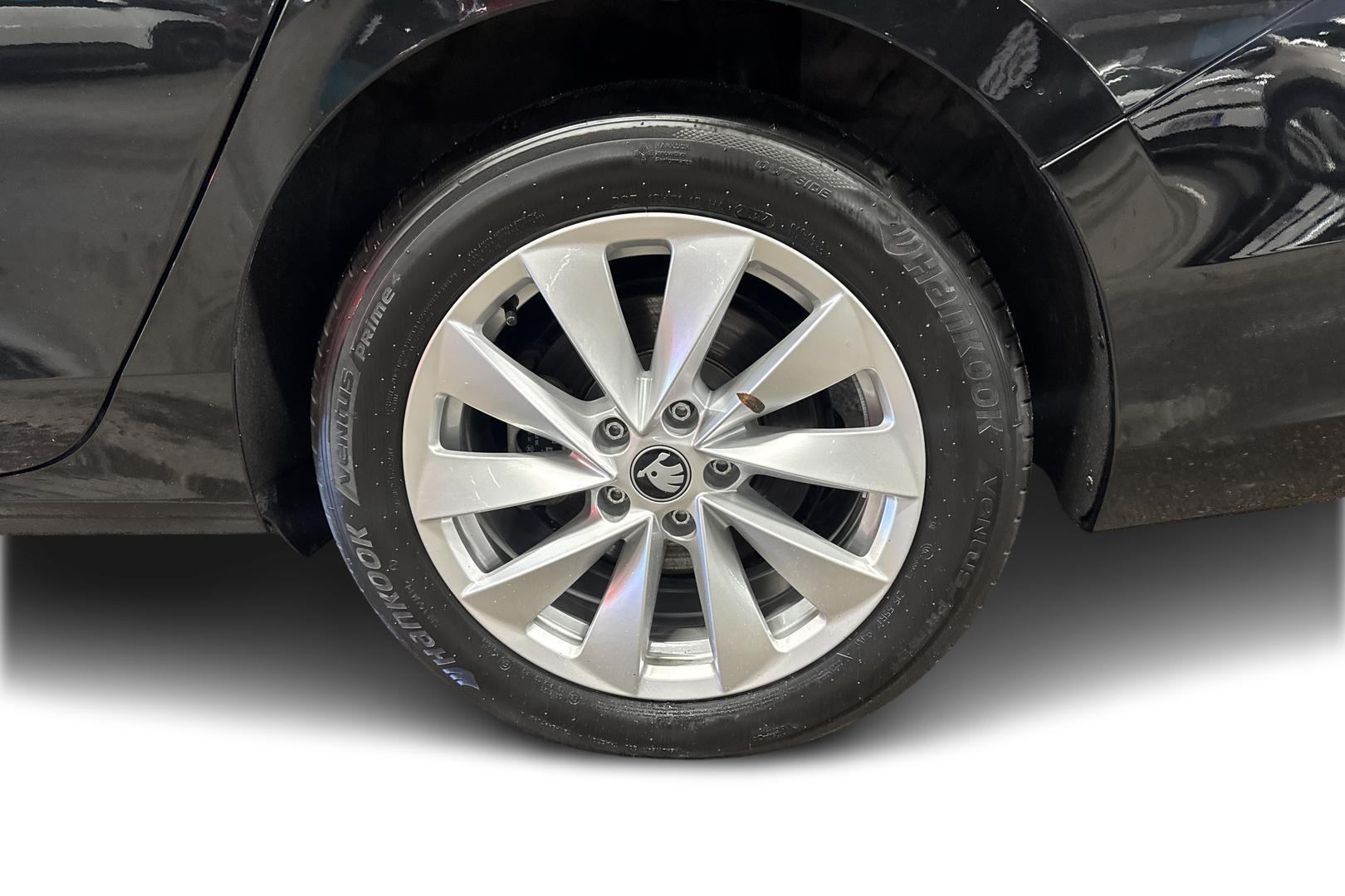 SKODA Superb 2025