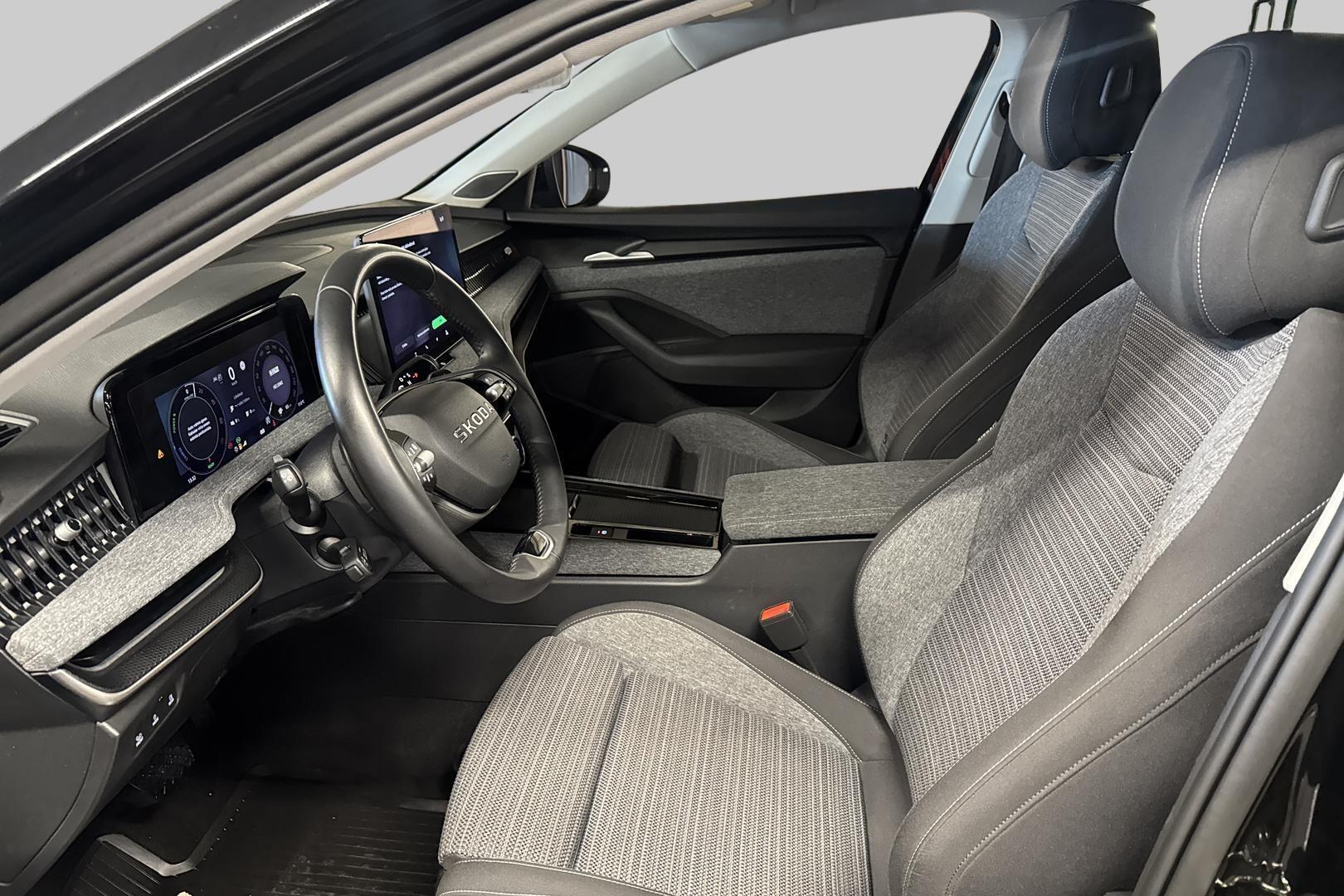 SKODA Superb 2025