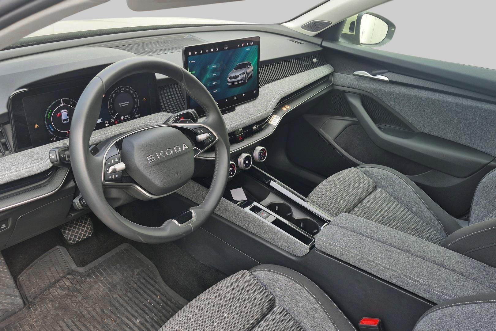 SKODA Superb 2025