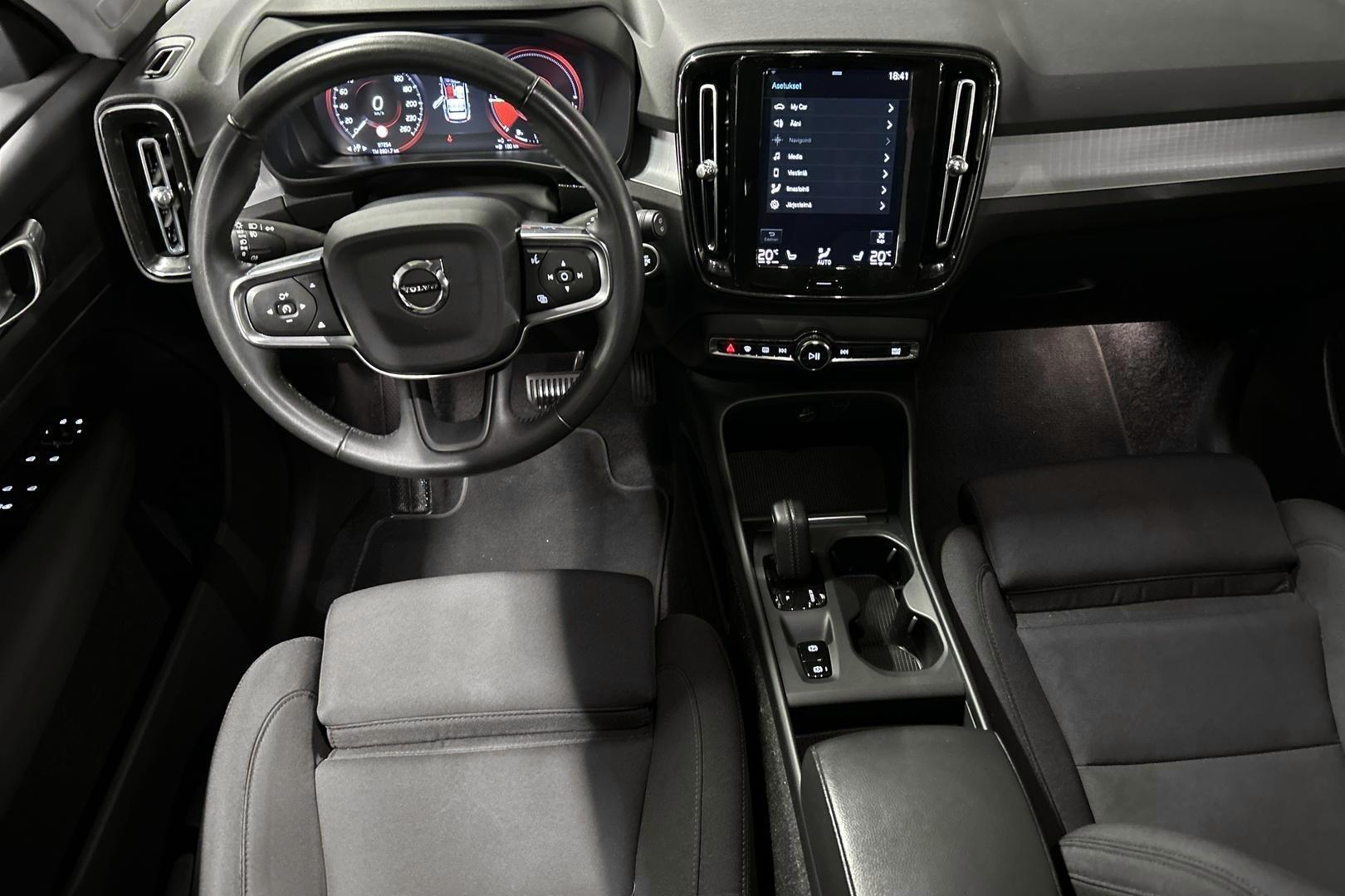 VOLVO XC40 2021