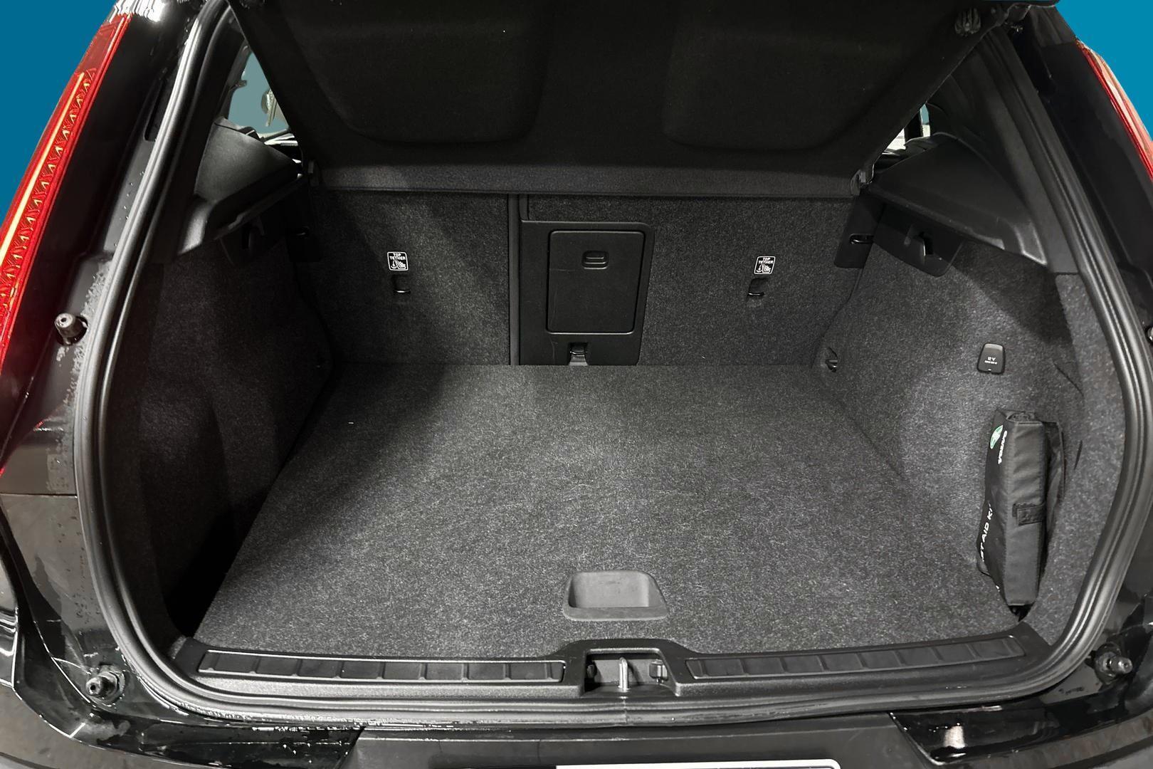 VOLVO XC40 2021