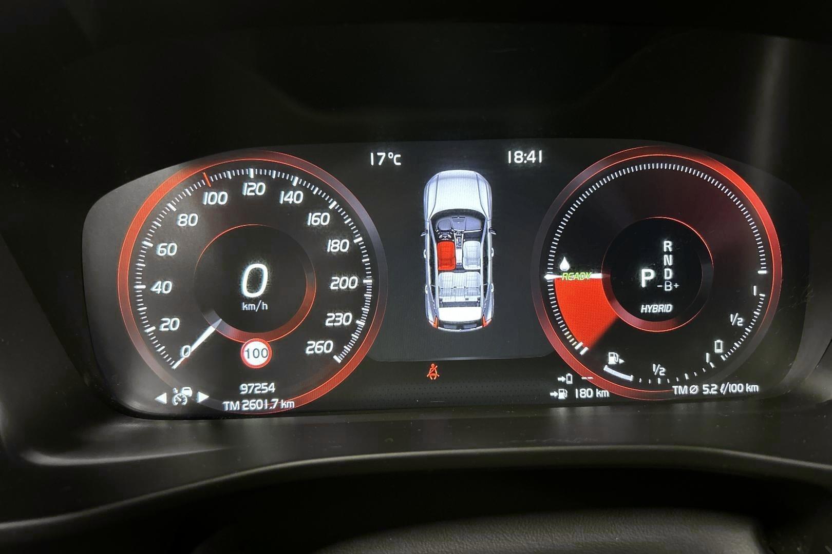 VOLVO XC40 2021