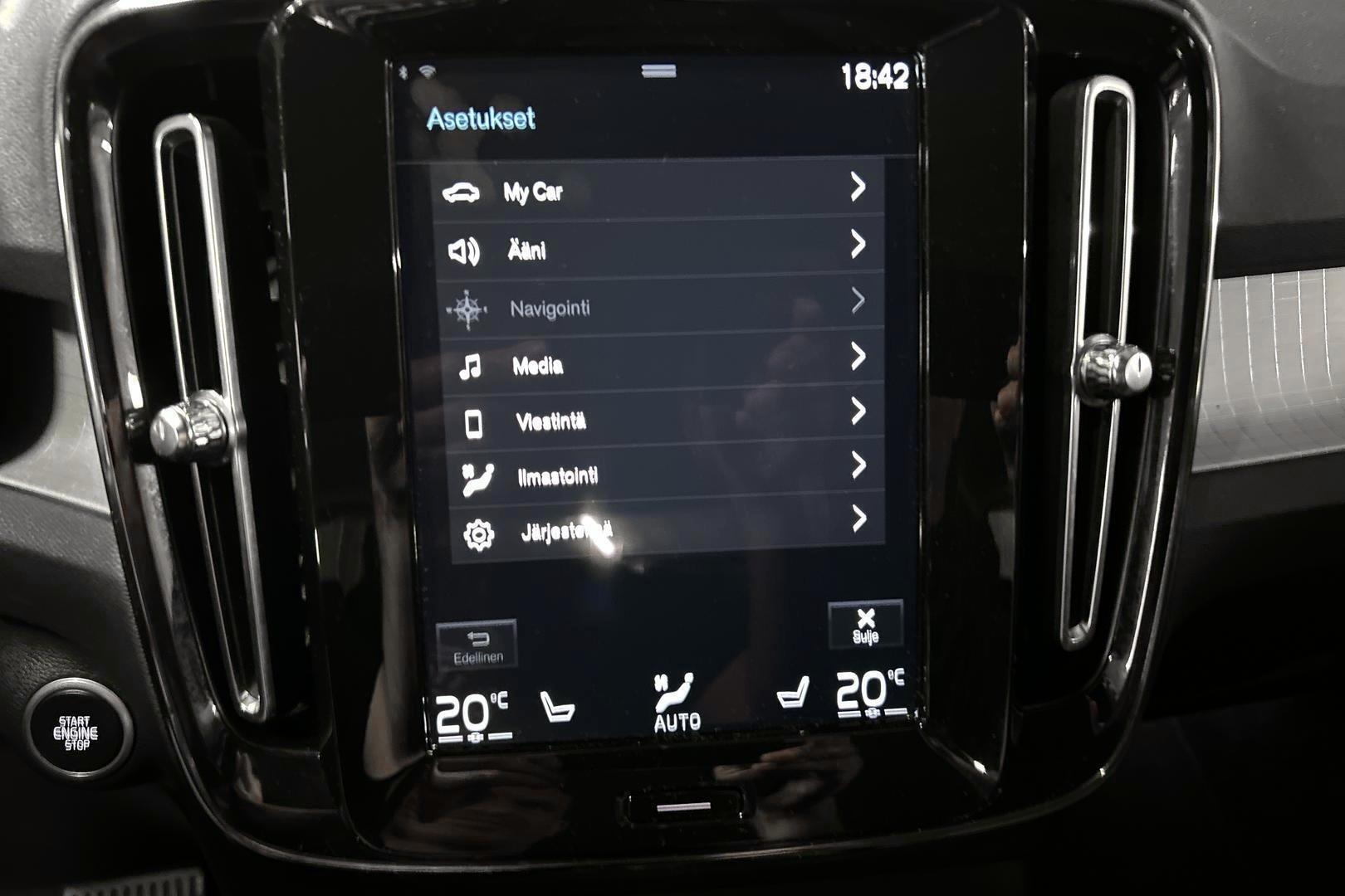VOLVO XC40 2021