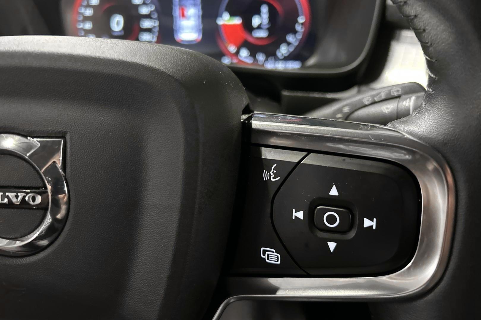 VOLVO XC40 2021