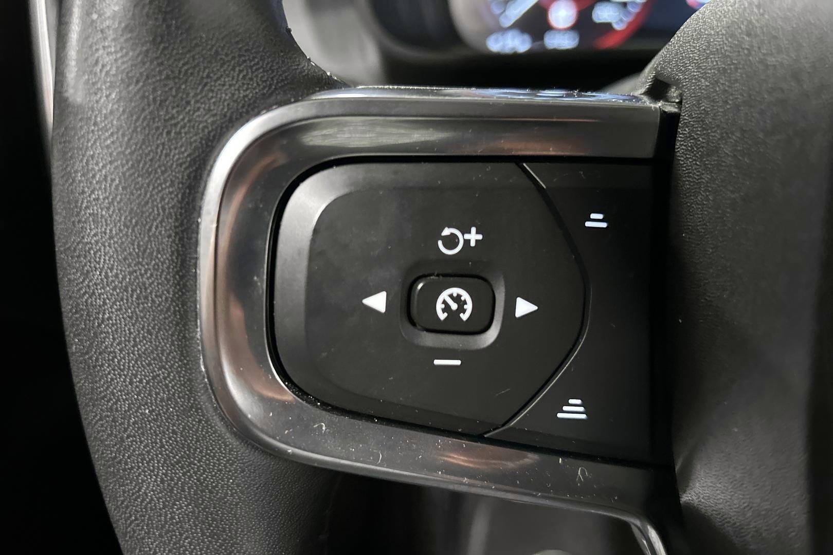 VOLVO XC40 2021